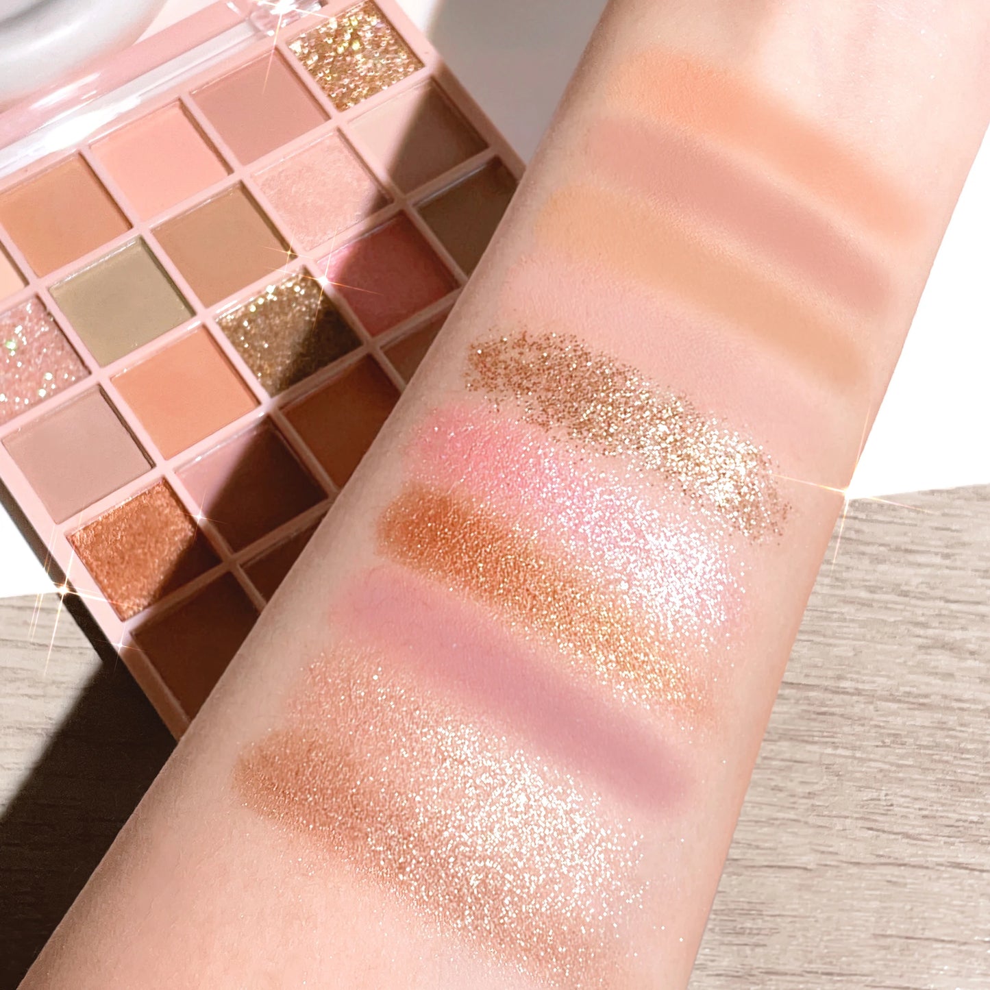 DreamGlow™ 25-Color Eyeshadow Palette