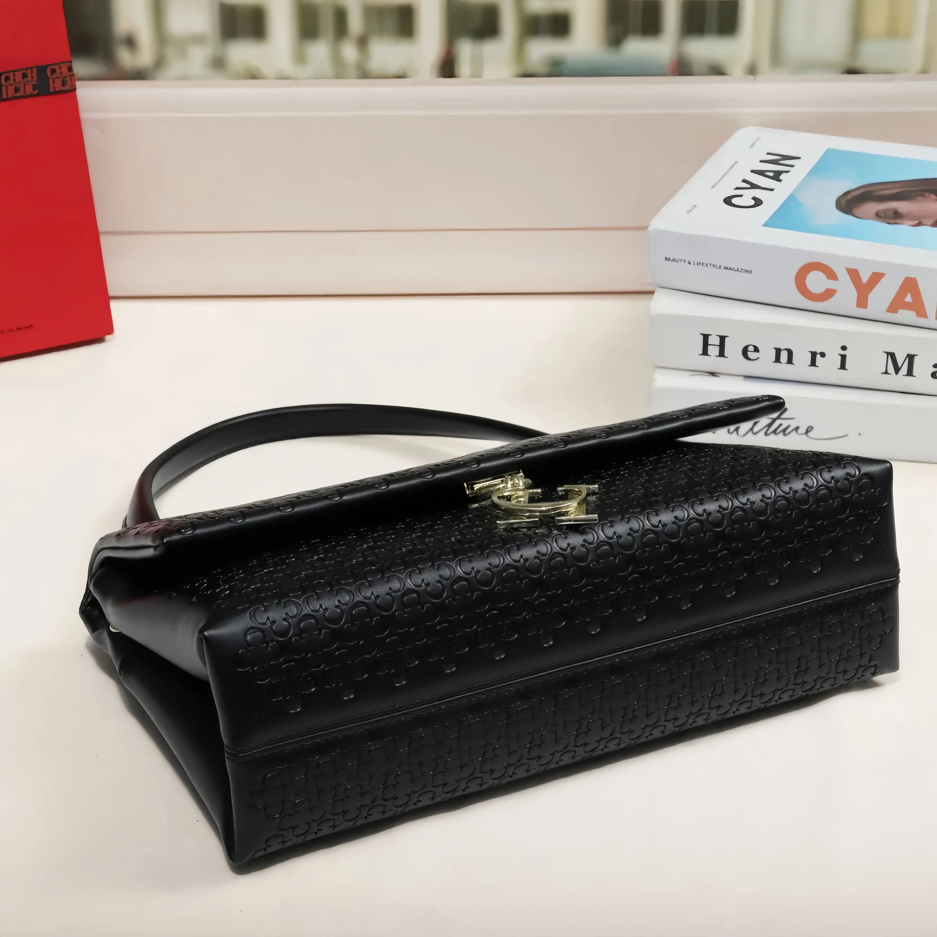 The LuxeBloom™ Chain Shoulder Satchel